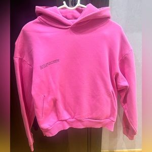 100% organic cotton. Worn 2 times. Amazing quality